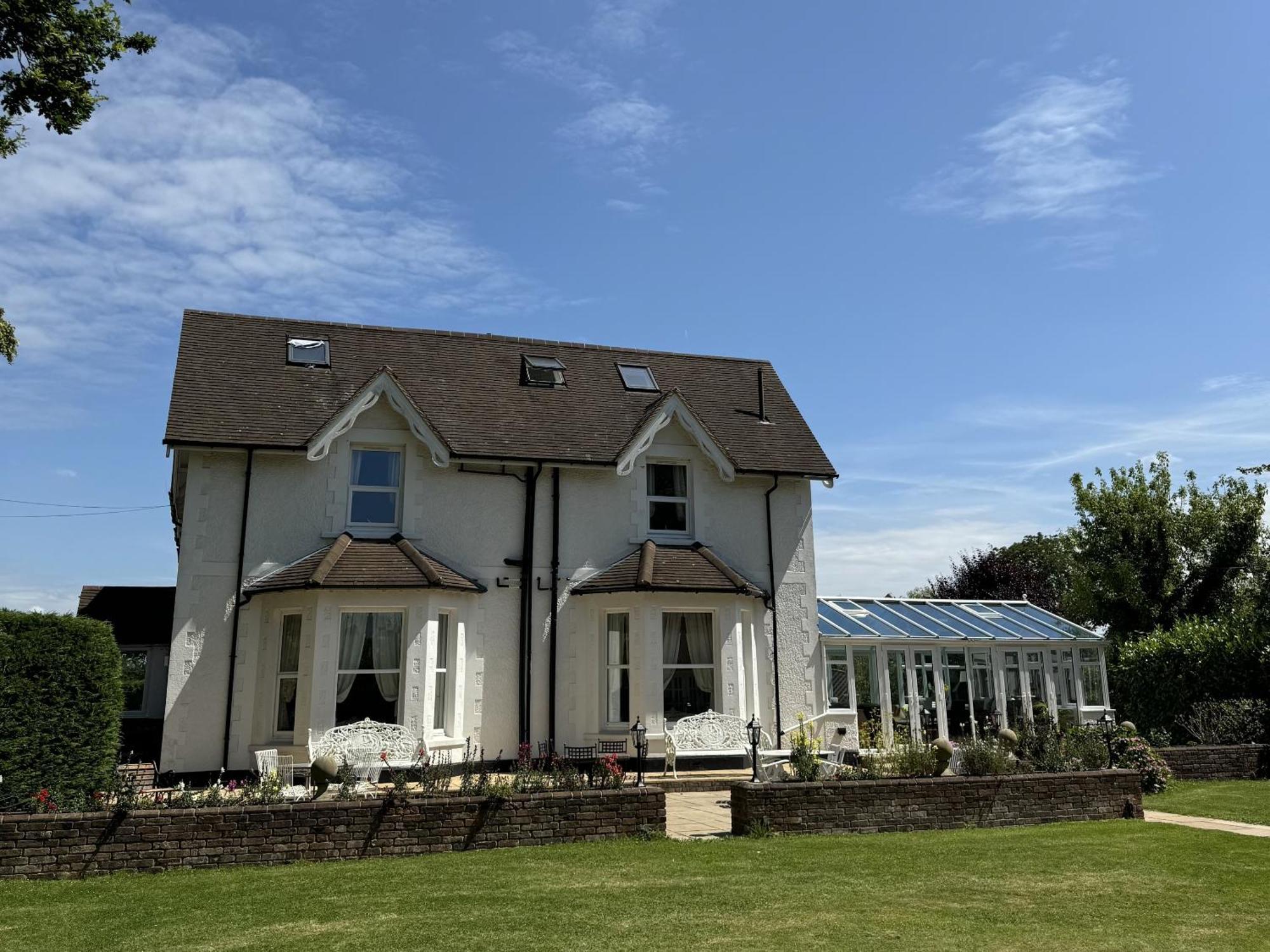 Hookwood Lodge London Gatwick Горлі Екстер'єр фото