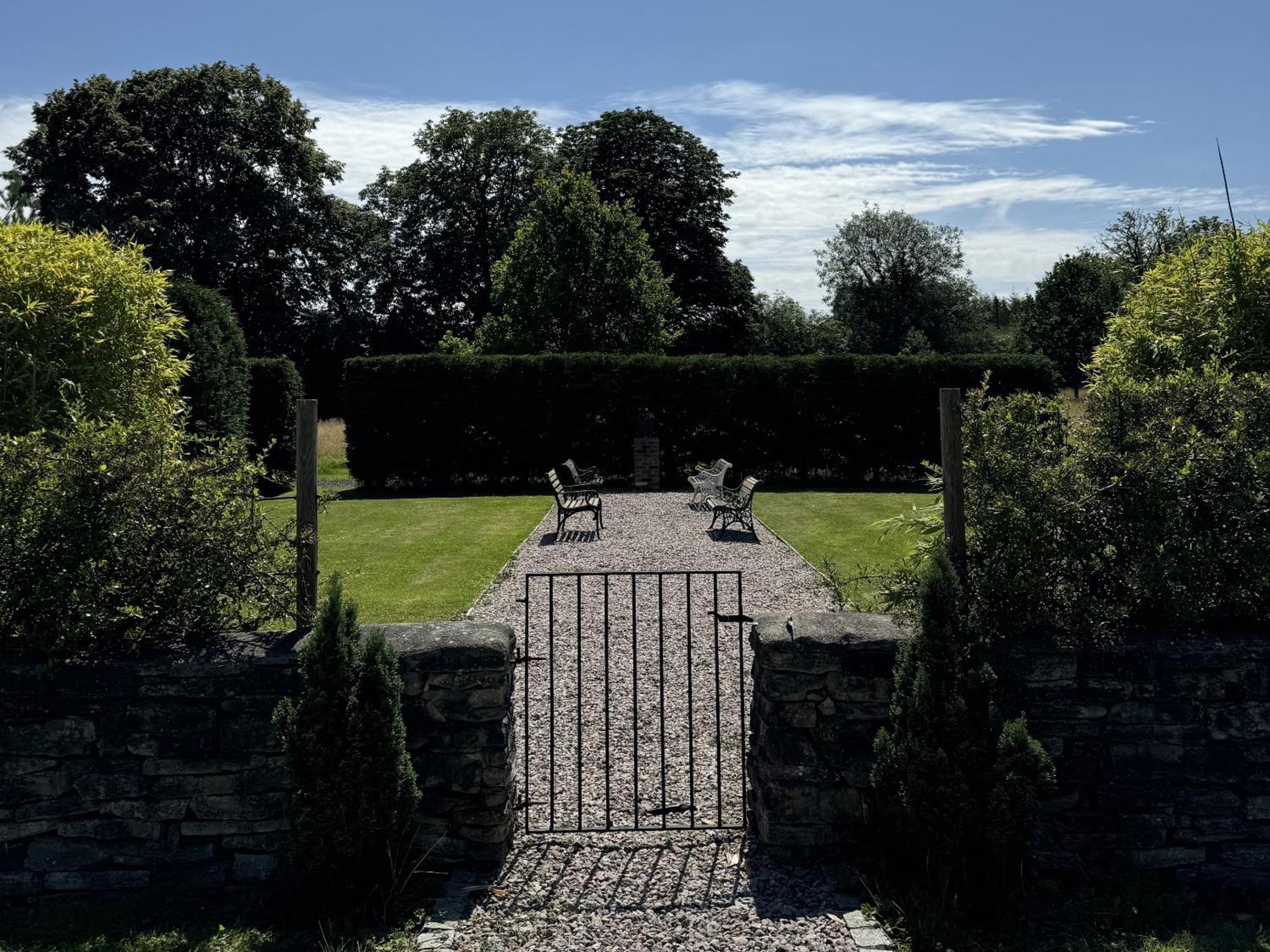 Hookwood Lodge London Gatwick Горлі Екстер'єр фото