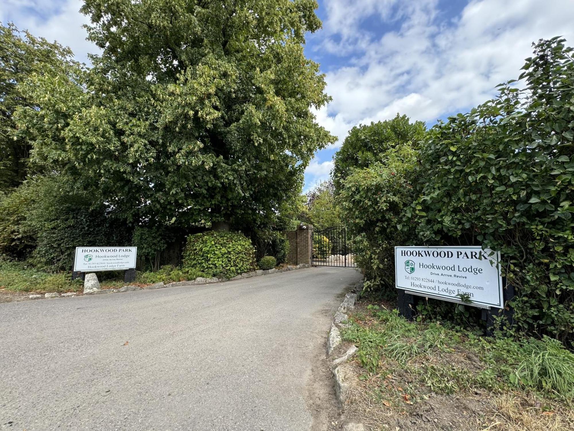 Hookwood Lodge London Gatwick Горлі Екстер'єр фото